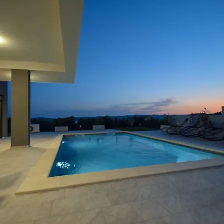 Morena Villa *