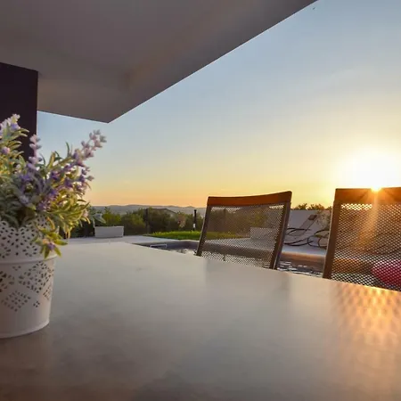 Morena Villa