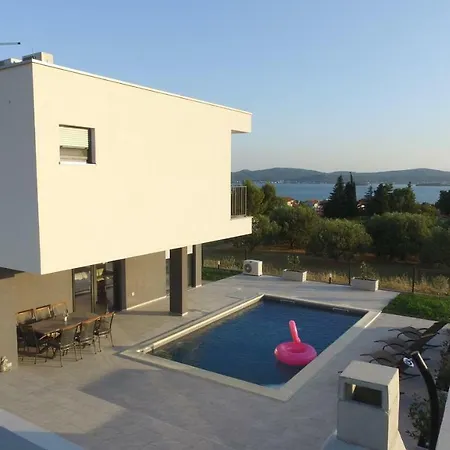 Morena Villa *